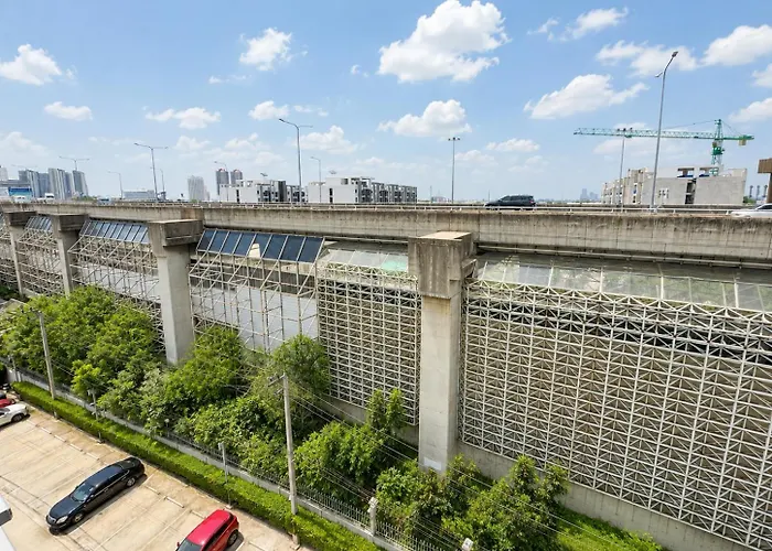 Easy Access Near Bts Apartment Bangkok